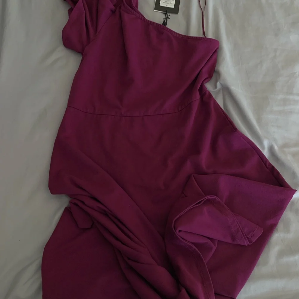 Who What Wear One-Shoulder Midi Dress in Purple - Picture 7 of 7